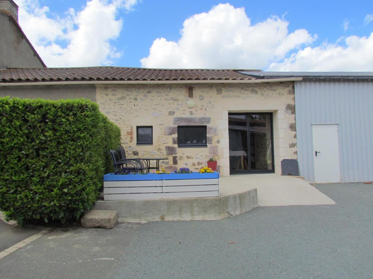 Gite La Petite Maison Montournais Exterior photo