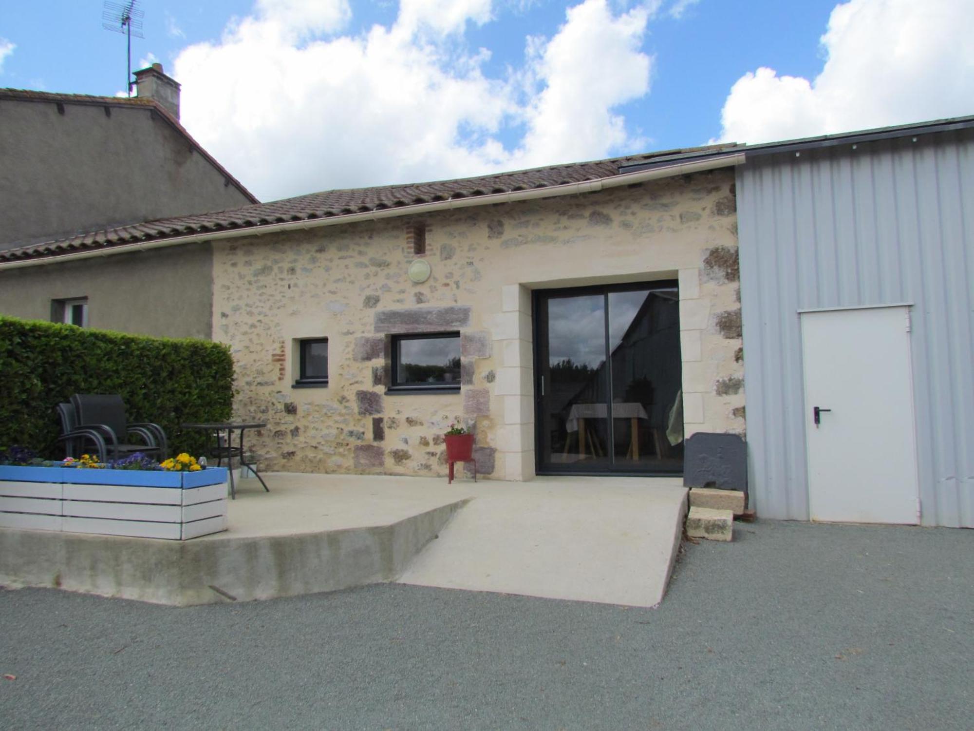 Gite La Petite Maison Montournais Exterior photo
